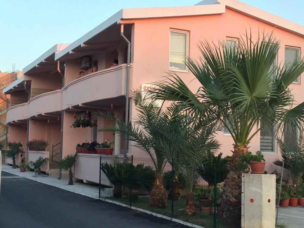 Familien Apartment Zeno Ulcinj Eksteriør bilde
